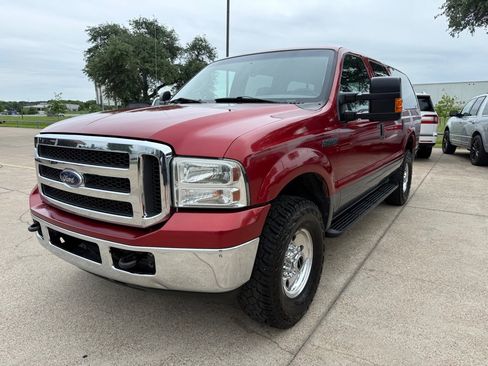 Used 2005 Ford Excursion XLT AWD/4WD image 3