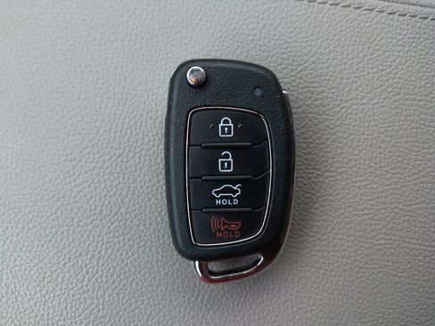 Used 2019 Hyundai Sonata SE w/ Winter Weather Package FWD image 32