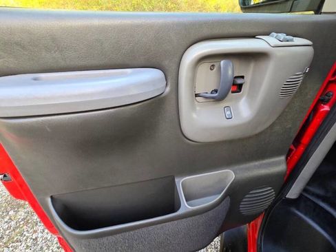 Used 2000 Chevrolet Express 3500 G3500 3dr Cargo Van w/ Convenience Pkg image 24