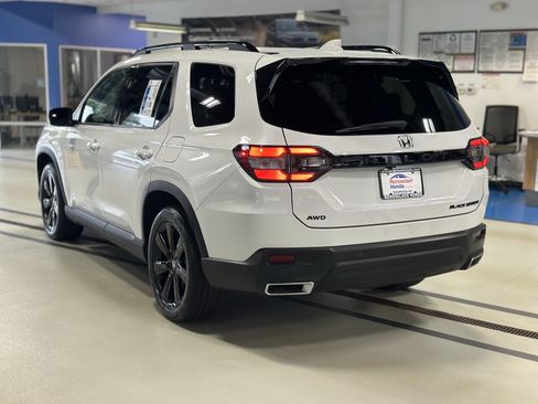 Used 2025 Honda Pilot Black Edition image 9