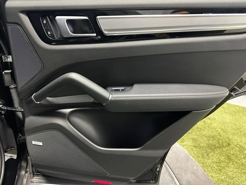 Used 2023 Porsche Cayenne Sport Utility 4D image 22