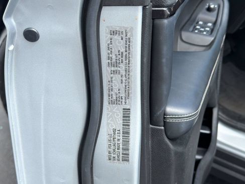 Used 2023 Jeep Grand Cherokee L Laredo RWD image 28