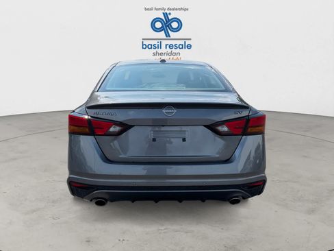 Used 2024 Nissan Altima 2.5 SV w/ SV Premium Package FWD image 5