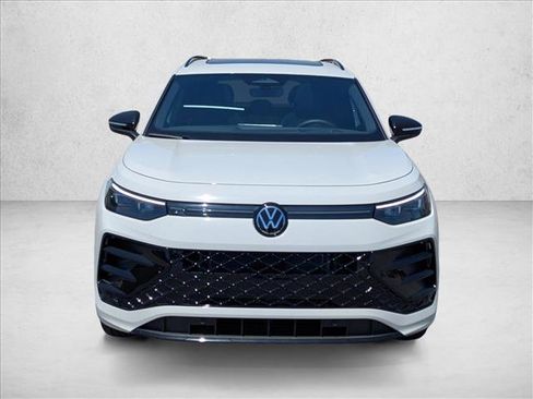 New 2026 Volkswagen Tiguan SE R-Line FWD image 2