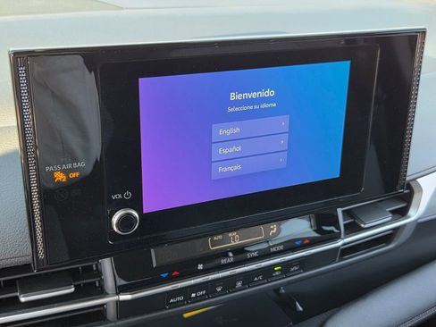 Used 2025 Toyota Sienna LE image 19