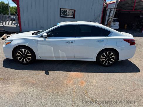 Used 2018 Nissan Altima 2.5 SV w/ 2.5 SV Technology Package FWD image 8