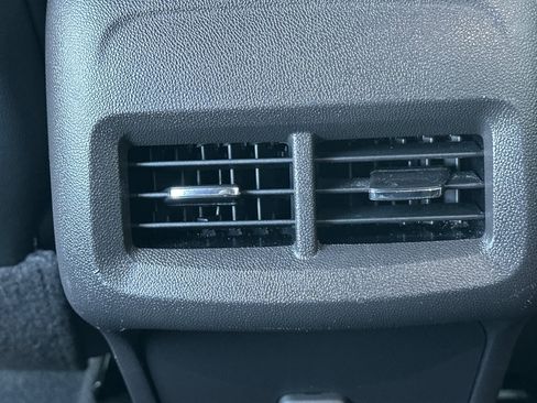 Used 2024 GMC Terrain SLT image 17