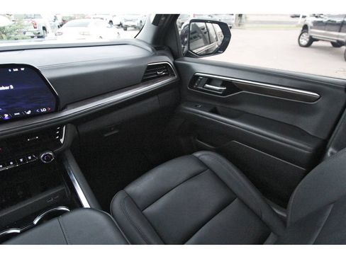 Used 2025 Chevrolet Suburban LT AWD/4WD image 10