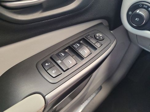 Used 2019 Jeep Cherokee Limited AWD/4WD image 27