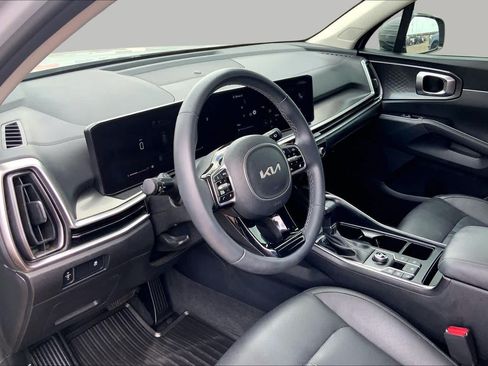Used 2025 Kia Sorento S w/ Panoramic Sunroof Package FWD image 18