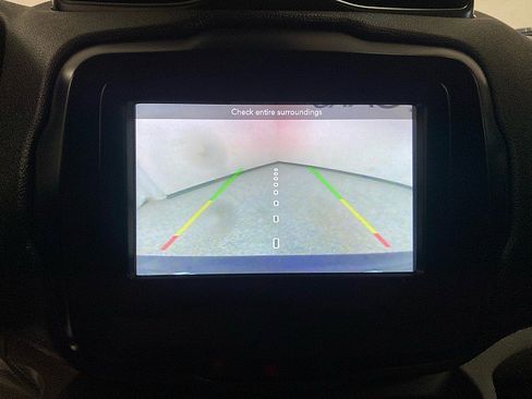 Used 2021 Jeep Renegade Latitude image 24