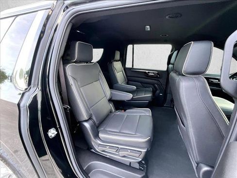 Used 2026 Chevrolet Suburban Premier RWD image 28