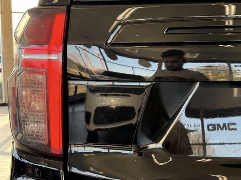Used 2023 Chevrolet Tahoe RST AWD/4WD image 12