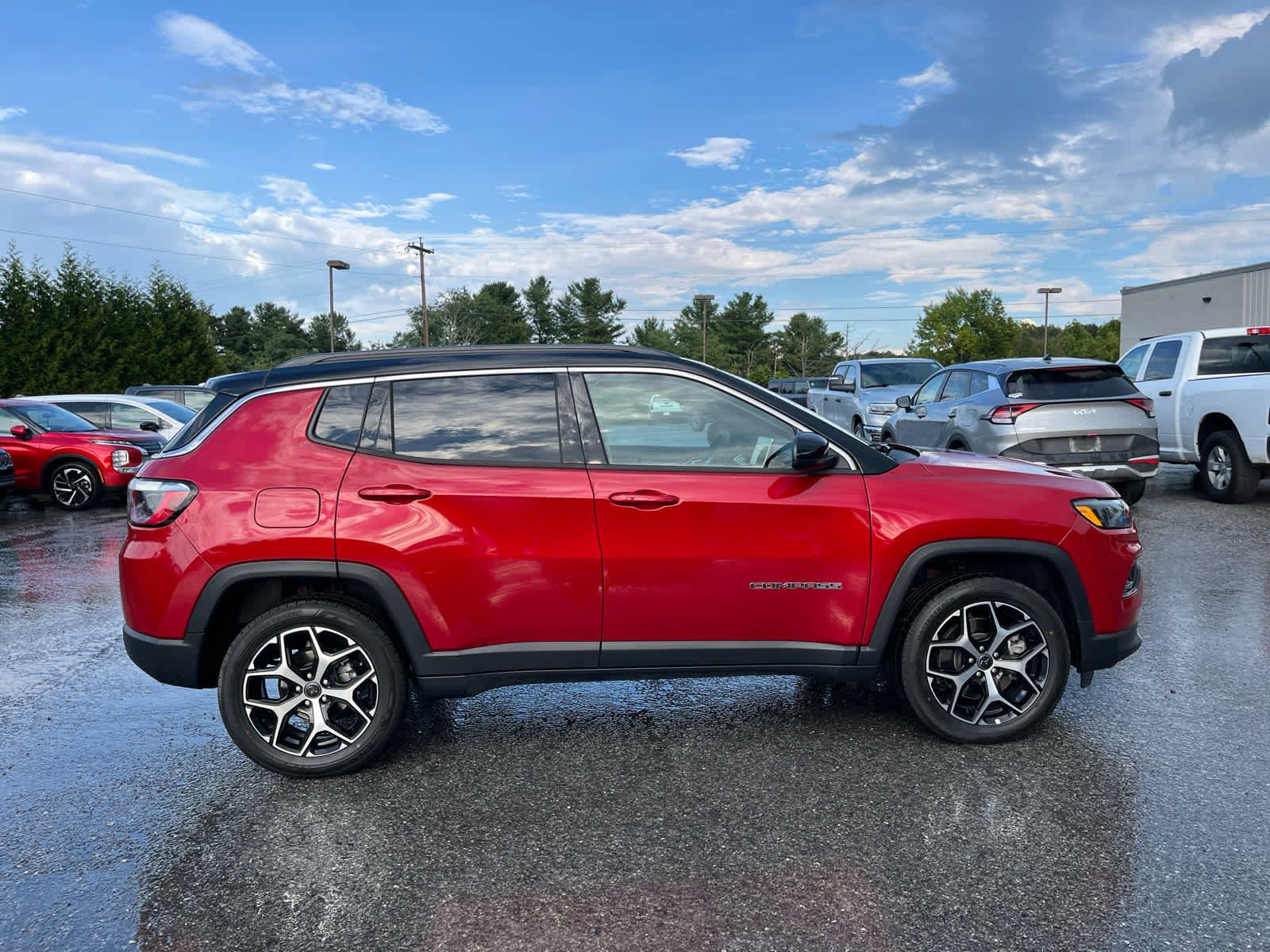 Used 2025 Jeep Compass Limited AWD/4WD image 2