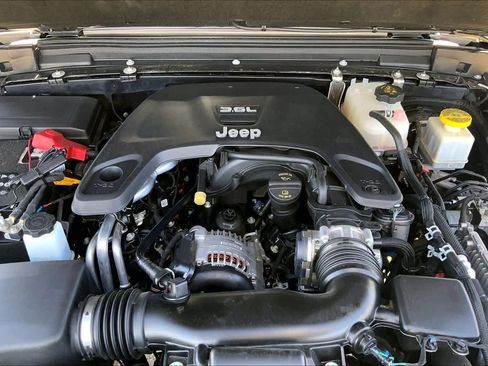 Used 2021 Jeep Gladiator Sport image 32