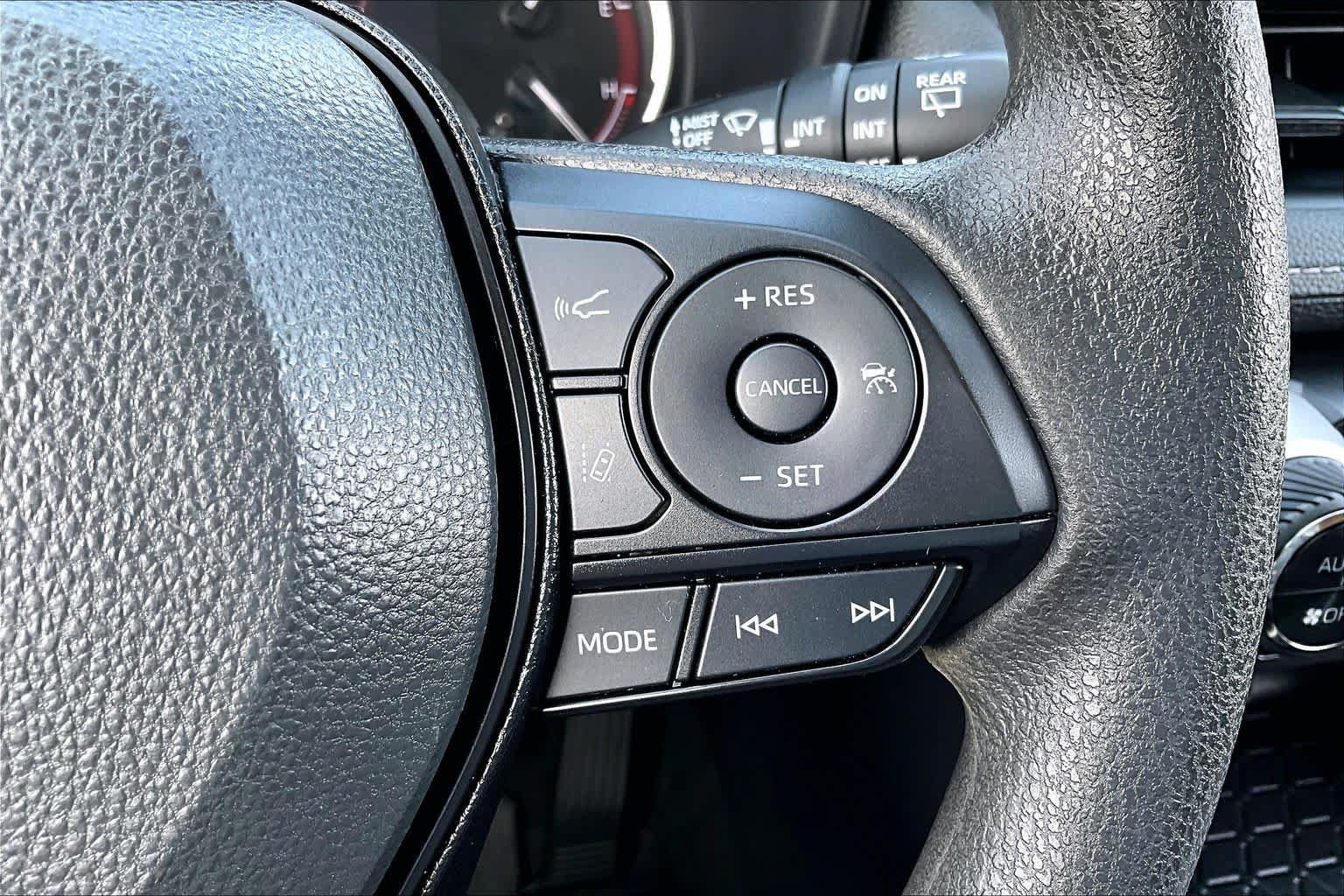 Used 2025 Toyota RAV4 XLE FWD image 21