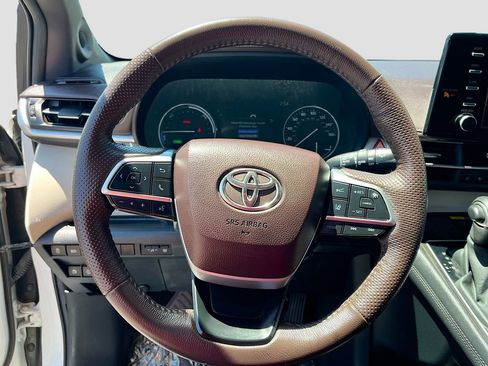 Used 2024 Toyota Sienna Platinum AWD/4WD image 11
