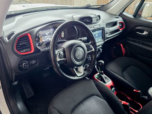 Used 2019 Jeep Renegade Trailhawk image 8