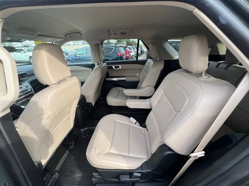 Used 2023 Ford Explorer XLT w/ Equipment Group 202A AWD/4WD image 20