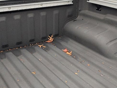 Used 2022 Nissan Frontier SV w/ SV Premium Package image 11