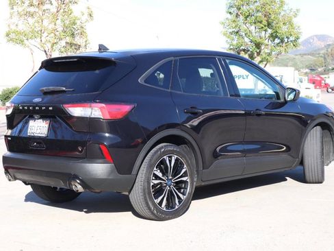 Used 2022 Ford Escape SE w/ SE Sport Appearance Package image 4