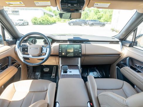Certified 2024 Land Rover Range Rover SE AWD/4WD image 18