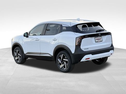 Certified 2025 Nissan Kicks SV image 3