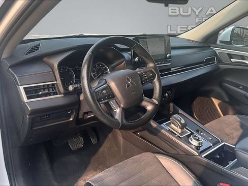 Used 2024 Mitsubishi Outlander SE AWD/4WD image 14