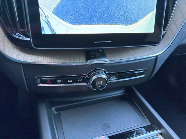 New 2027 Volvo XC60 B5 Plus AWD/4WD image 19