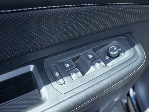 Used 2024 Volkswagen Atlas Cross Sport SEL Premium R-Line image 19