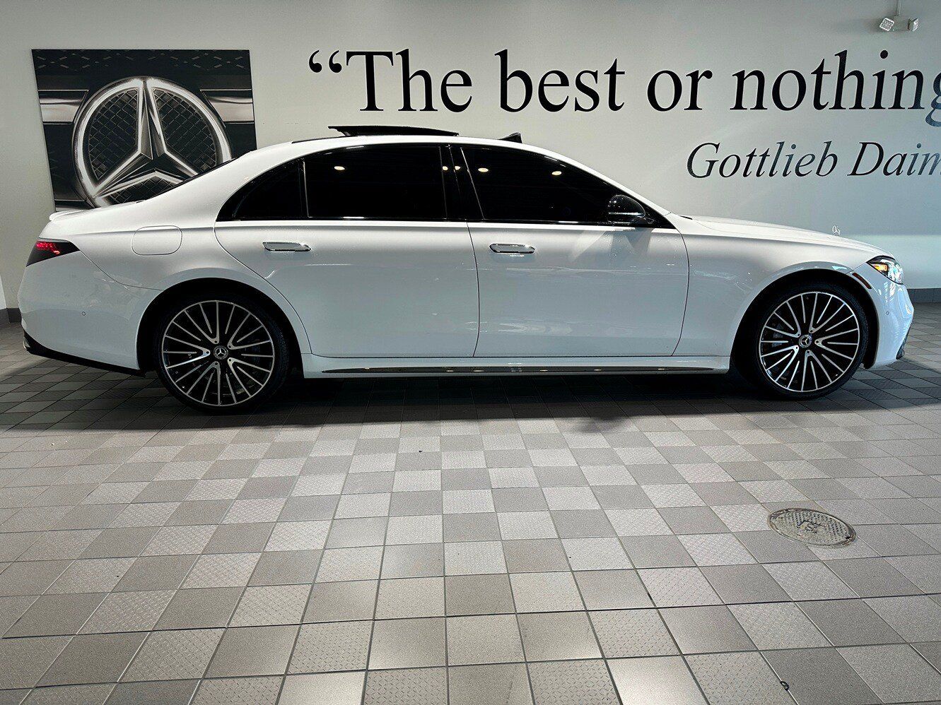 Used 2024 Mercedes-Benz S 580 4MATIC Sedan image 3