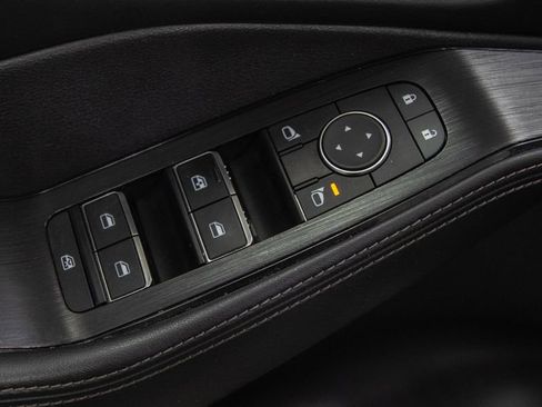 Used 2022 Nissan Rogue Platinum w/ Head-Up Display Package image 17