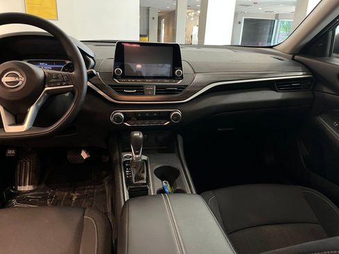Used 2025 Nissan Altima 2.5 SV FWD image 34