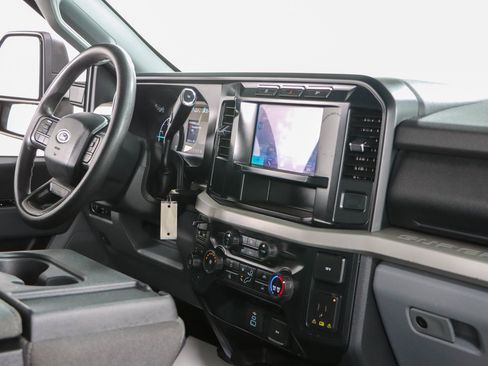 Used 2023 Ford F350 XLT AWD/4WD image 27
