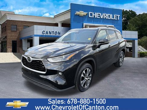 Used 2021 Toyota Highlander XLE image 1