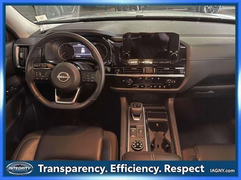 Used 2025 Nissan Pathfinder SL AWD/4WD image 12