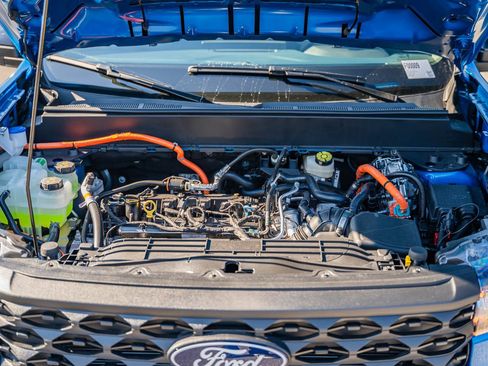 New 2025 Ford Maverick XLT w/ XLT Luxury Package image 16