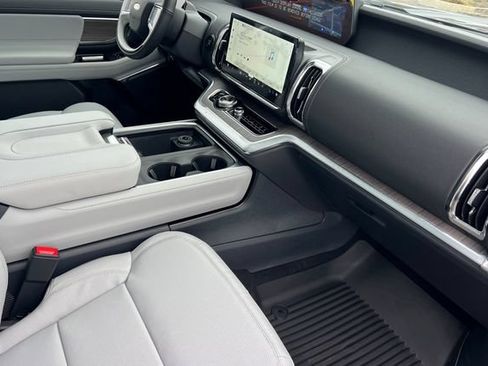 New 2025 Ford Expedition Max Platinum w/ Platinum Ultimate Package AWD/4WD image 16