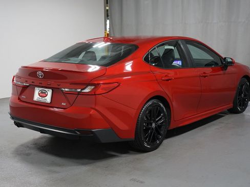 Used 2025 Toyota Camry SE FWD image 8