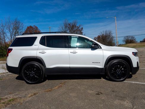 Used 2023 GMC Acadia SLT w/ Elevation Edition image 4