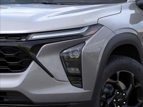 New 2026 Chevrolet Trax LT w/ Driver Confidence Package FWD image 10