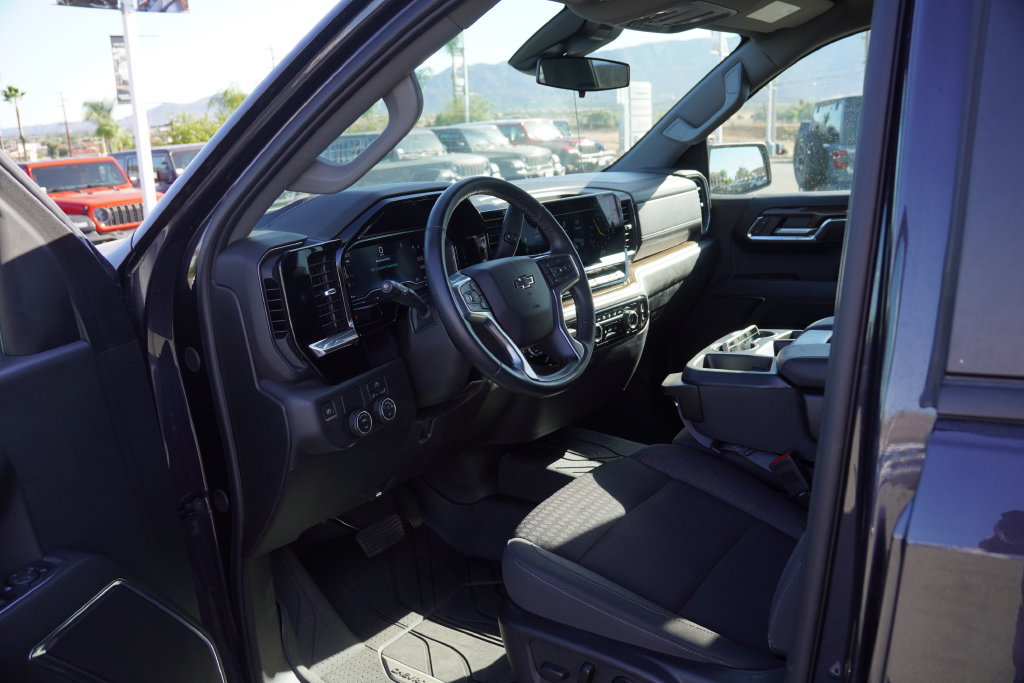 Used 2024 Chevrolet Silverado 1500 RST RWD image 6