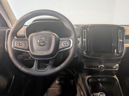 Used 2024 Volvo XC40 B5 Plus image 16