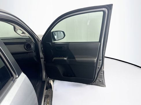 Used 2016 Toyota Tacoma SR5 w/ Towing Package image 30