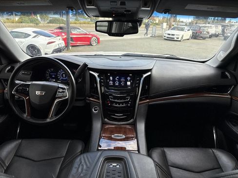Used 2016 Cadillac Escalade Premium image 27