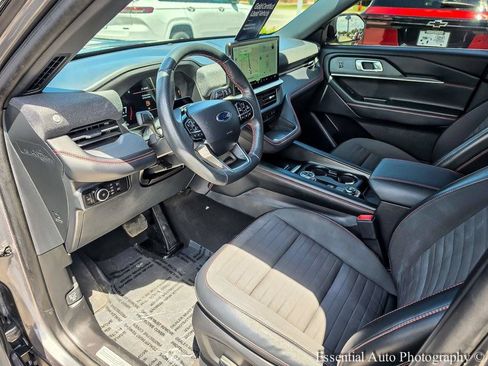 Used 2025 Ford Explorer ST-Line w/ ST-Line Street Pack AWD/4WD image 10