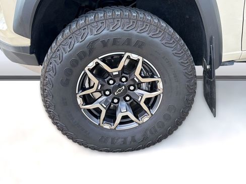 Certified 2024 Chevrolet Colorado ZR2 w/ ZR2 Convenience Package III AWD/4WD image 11