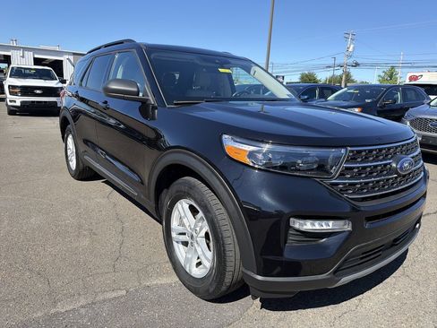 Used 2023 Ford Explorer XLT w/ Equipment Group 202A AWD/4WD image 7