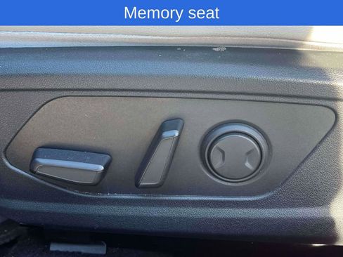 Used 2023 Hyundai Elantra Limited image 18