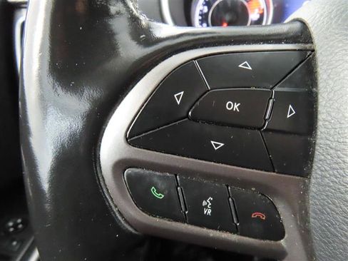 Used 2020 Jeep Cherokee Limited image 23